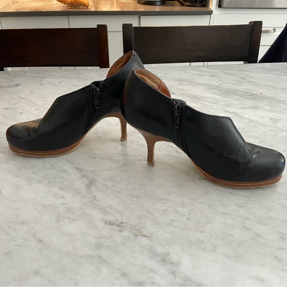 Top Shop Black Leather Cut Booties/Shoes - Picture 4 of 8